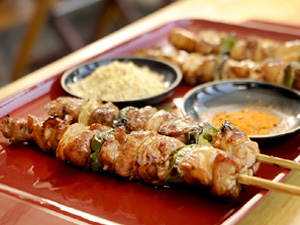 Yakitori (espetinhos de frango ao estilo japonês)