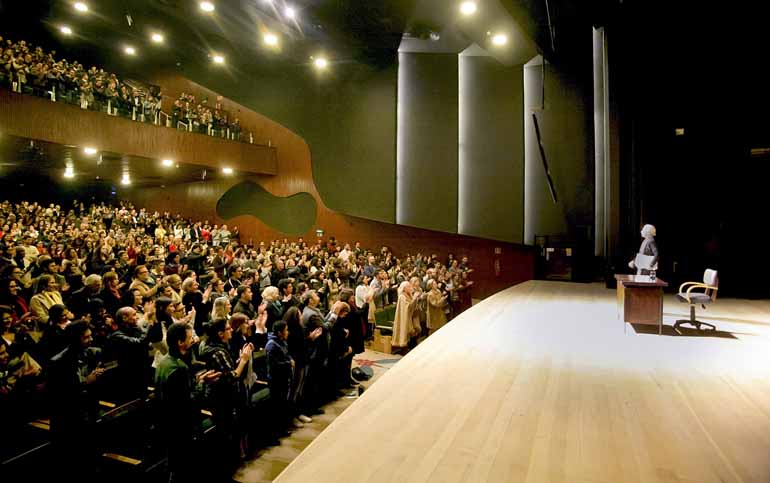 Fernanda Montenegro: aplaudida em pé pelo público que lotou o teatro