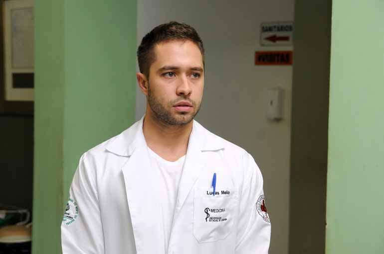 Gustavo Carneiro - Lucas Mello está no primeiro ano de residência em clínica médica no HU; objetivo é cursar cardiologia