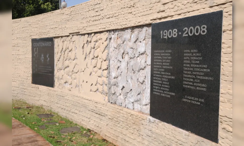 Placas de mármore com os nomes dos pioneiros foram destruídas