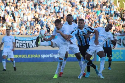 CSA sai na frente, mas deixa Grêmio empatar jogo no Rei Pelé 