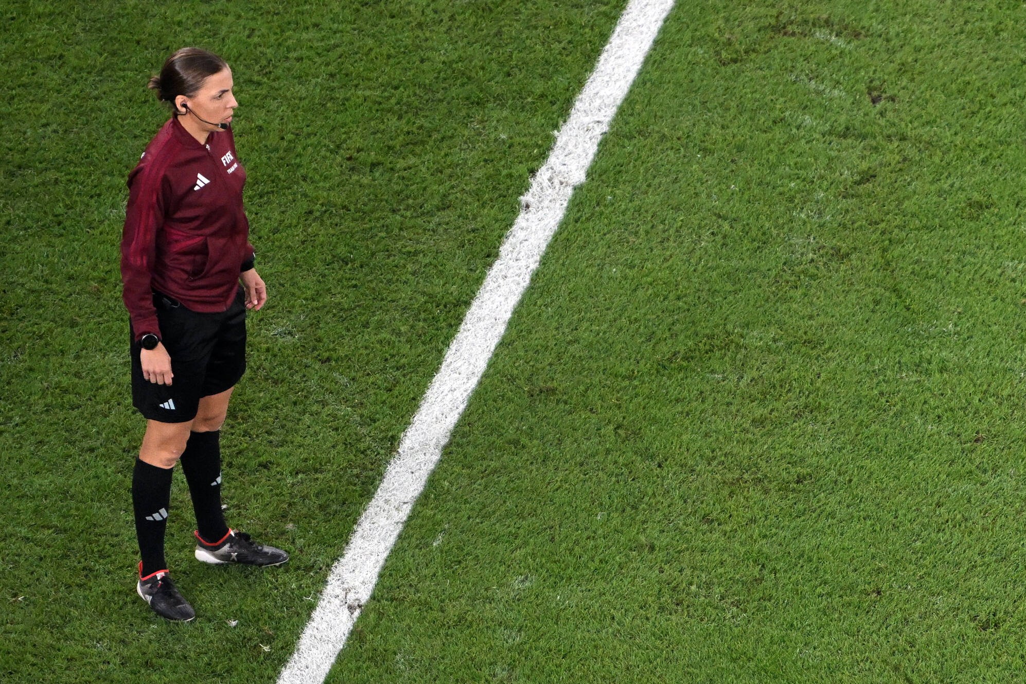 Mulheres vão apitar pela primeira vez na Copa do Catar;