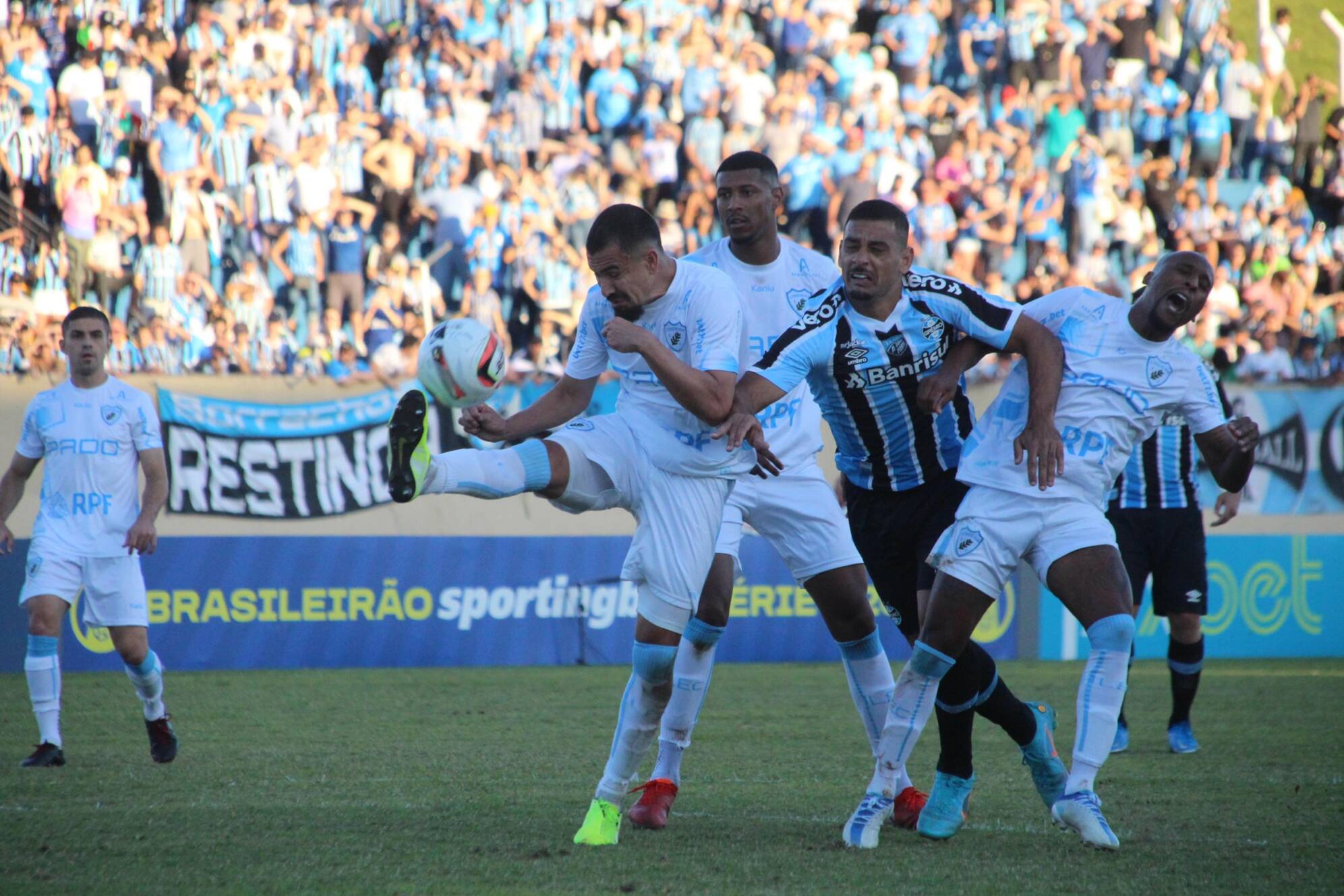 Corinthians busca empate, mas sai da briga pelo segundo lugar