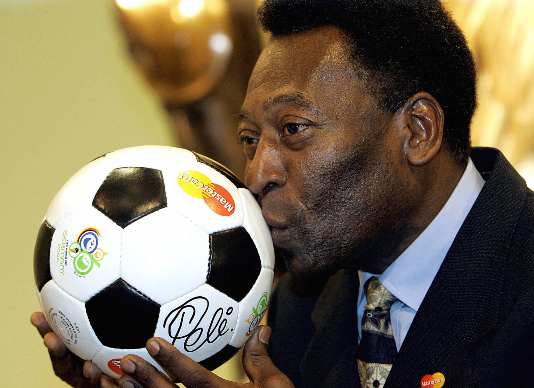 Santos homenageia Pelé, que vai completar 82 anos neste domingo