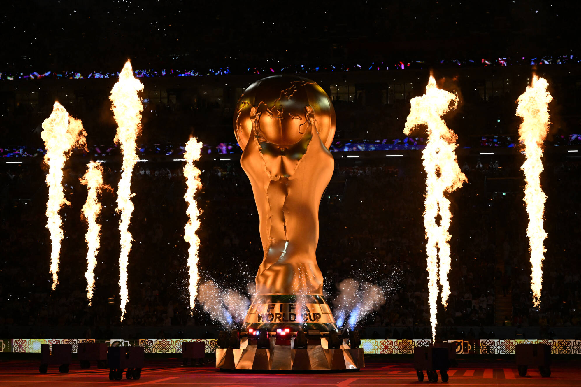 Depois da cerimônia grandiosa de abertura, Copa do Mundo feminina