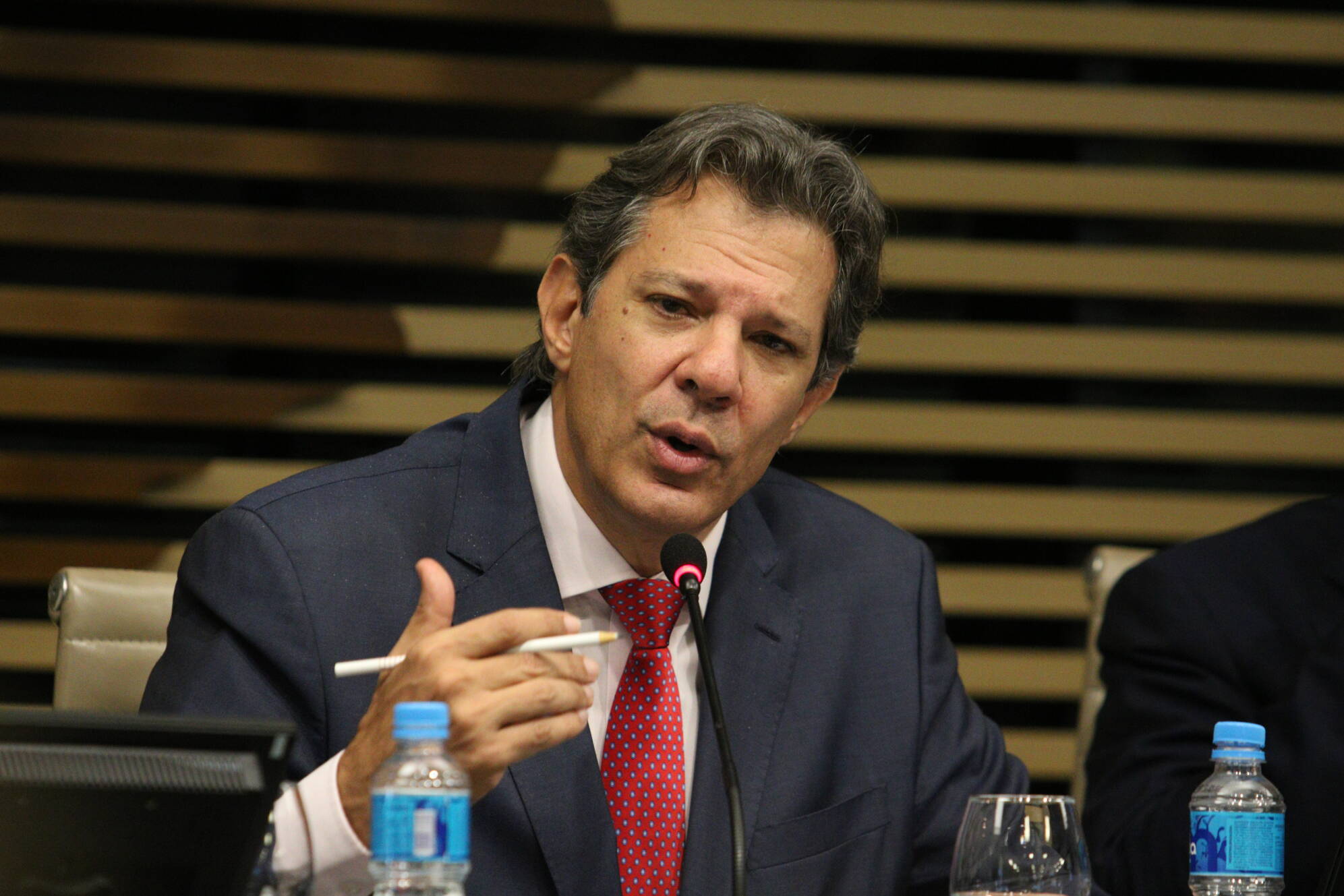 Haddad diz que governo vai tributar 'jogos eletrônicos' para compensar  correção da tabela do IR