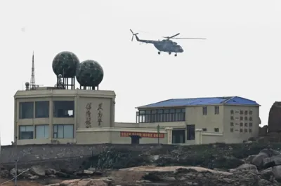 Exercícios militares chineses ao redor da ilha em represália à viagem da presidente Tsai Ing-wen aos Estados Unidos na semana passada