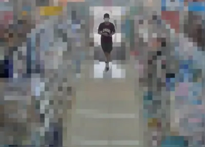 As imagens, que possuem duração de 9 segundos, mostram ele caminhando com roupas informais (bermuda, camiseta e boné) pelo aeroporto de Narita.