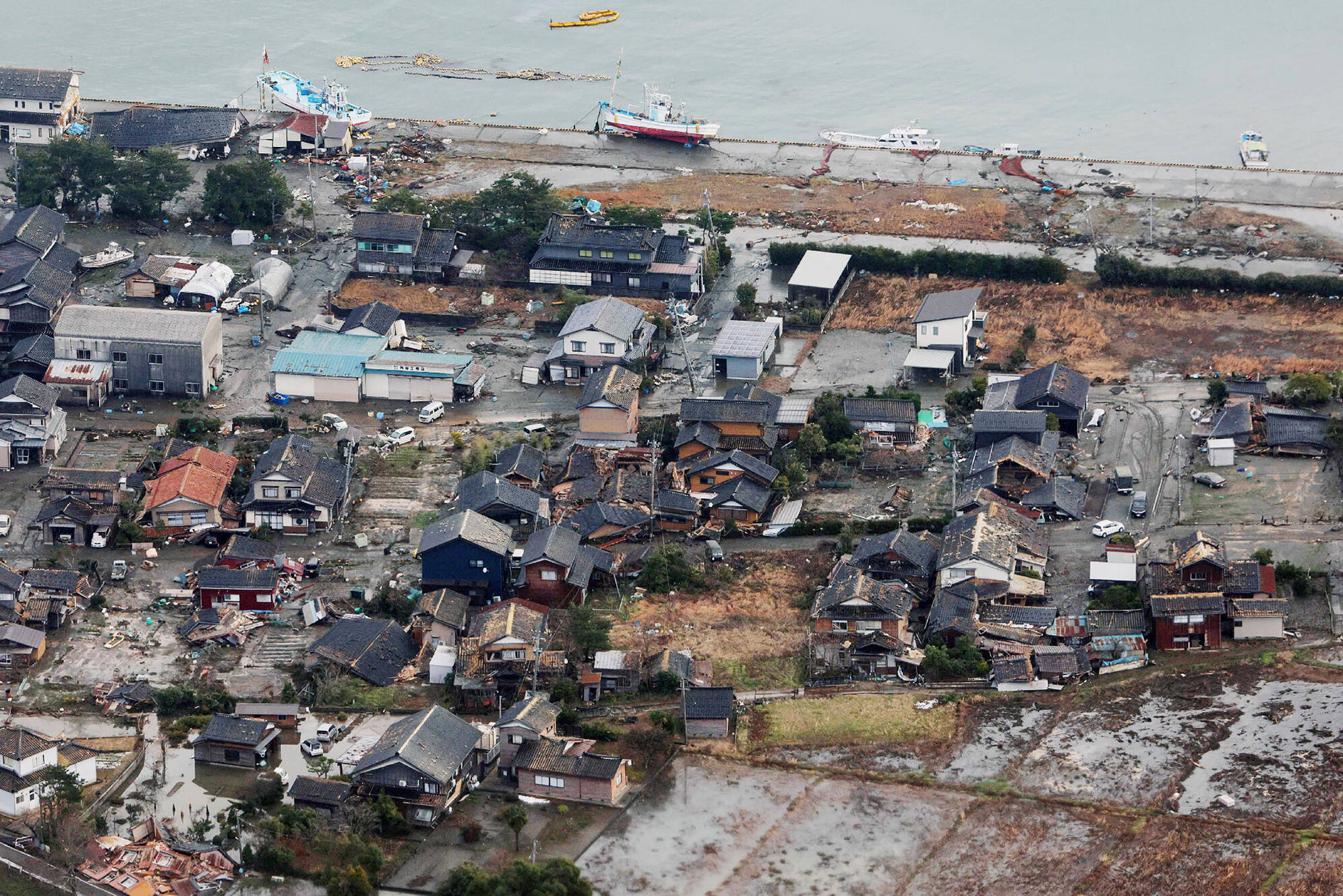 Sobe para 4 o número de mortos por terremoto no Japão, Mundo