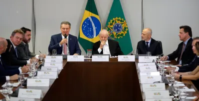 Imagem ilustrativa da imagem Encontro com Lula no Planalto coroa volta de irmãos Batista à cena política