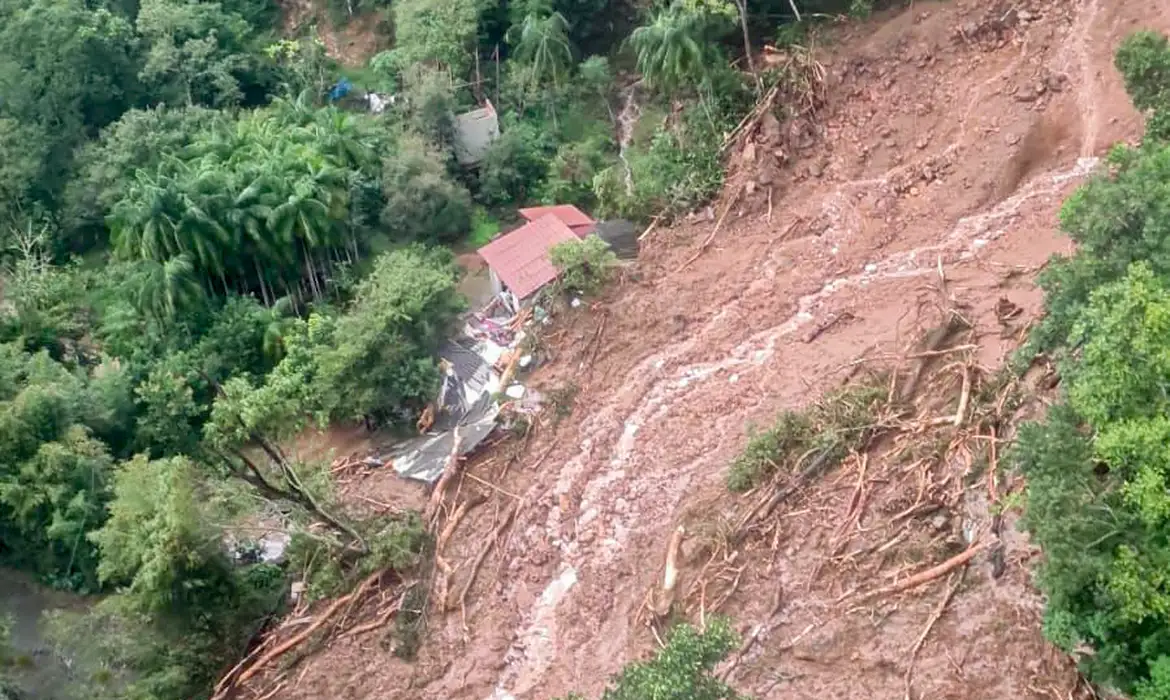 Temporais No Rs Deixam 10 Mortos E 21 Desaparecidos 