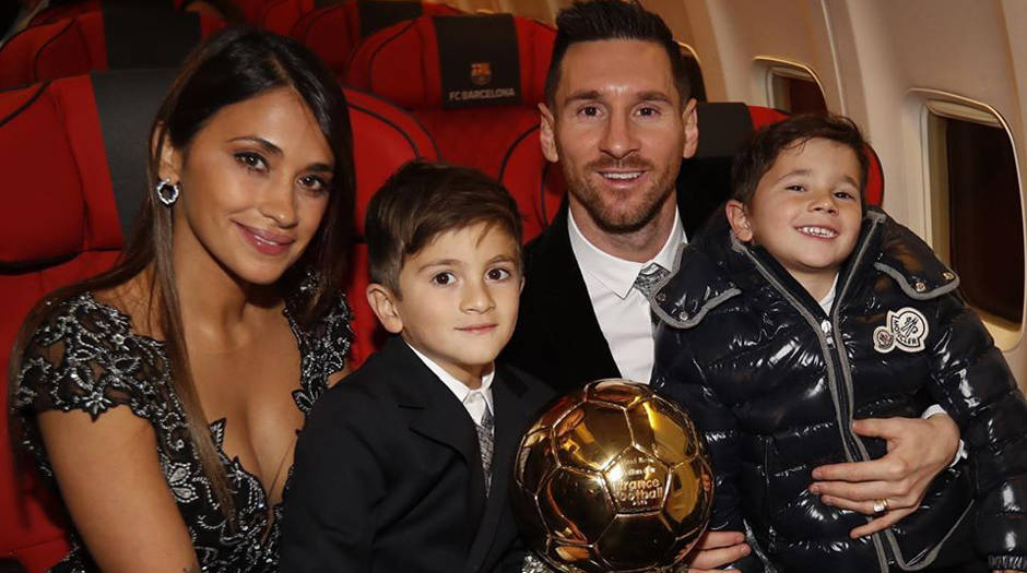 Messi conquista Bola de Ouro pela sexta vez e se torna maior vencedor