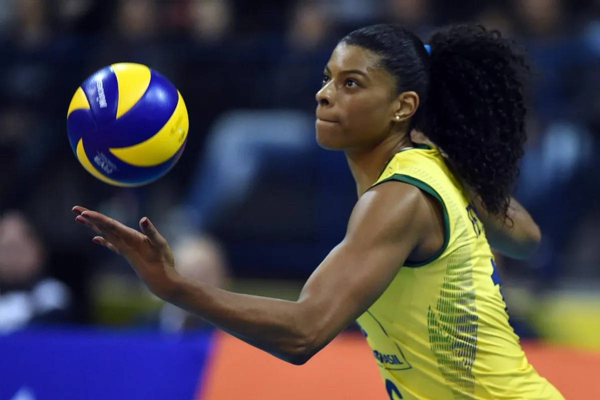 Zé Roberto define as 14 jogadoras da 1ª semana da VNL