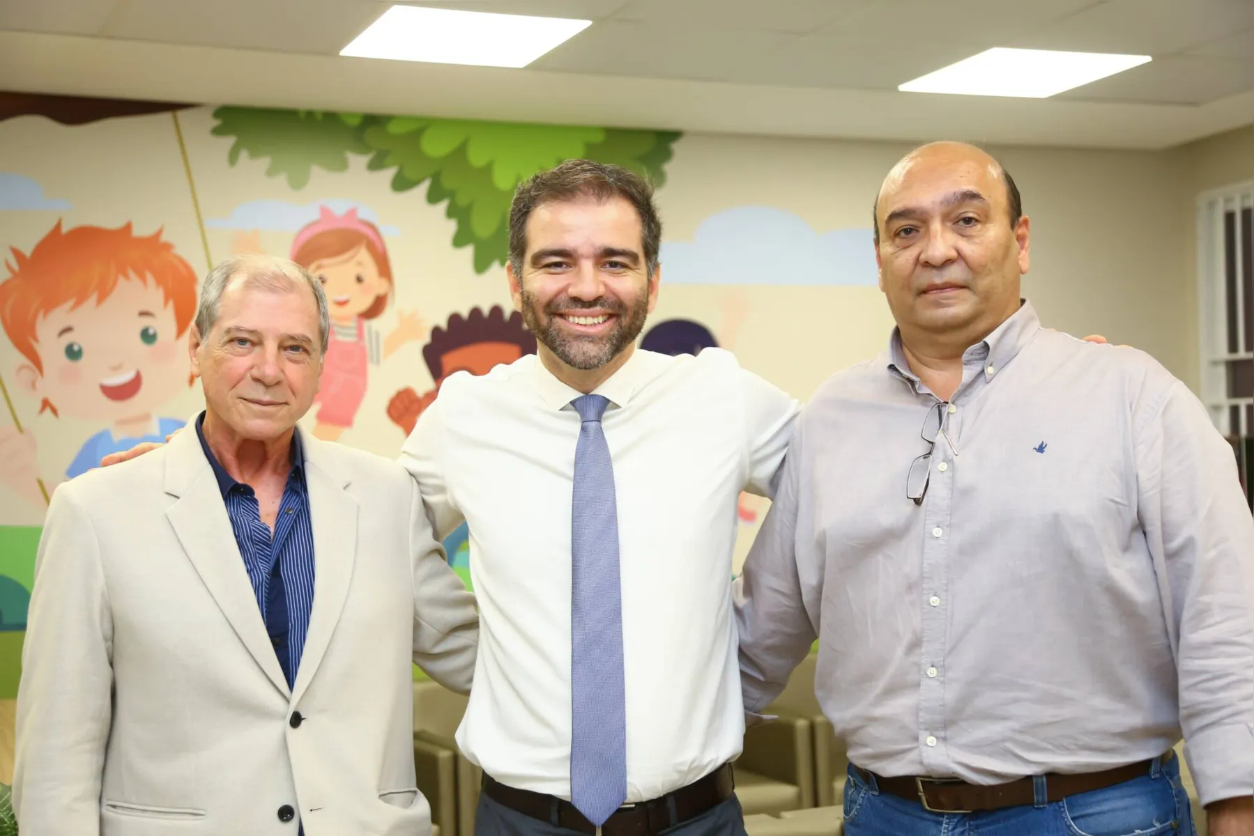 Diretor-presidente da Unimed Londrina, Dr. Celso Fernandes Júnior, superintendente da Aebel, Eduardo Bistratini Otoni, e o presidente da Sociedade Rural do Paraná, Marcelo Janene El Kadre