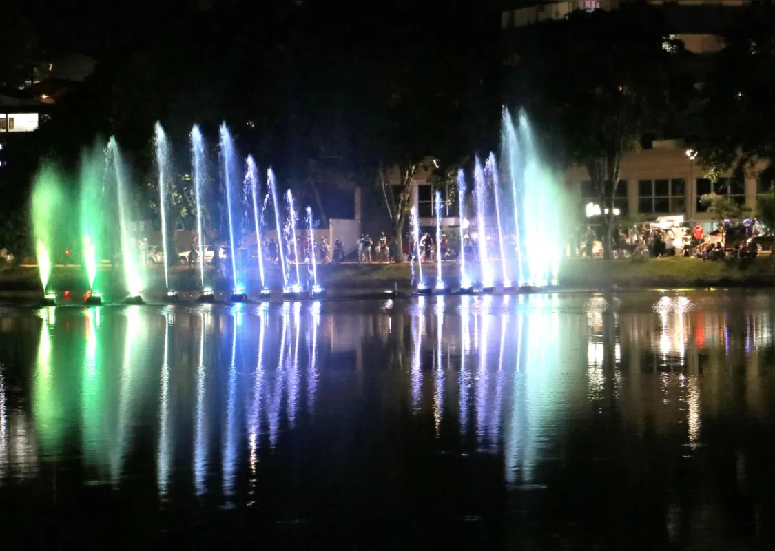 Decoração de Natal na Saul Elkind é atração principal na Zona Norte