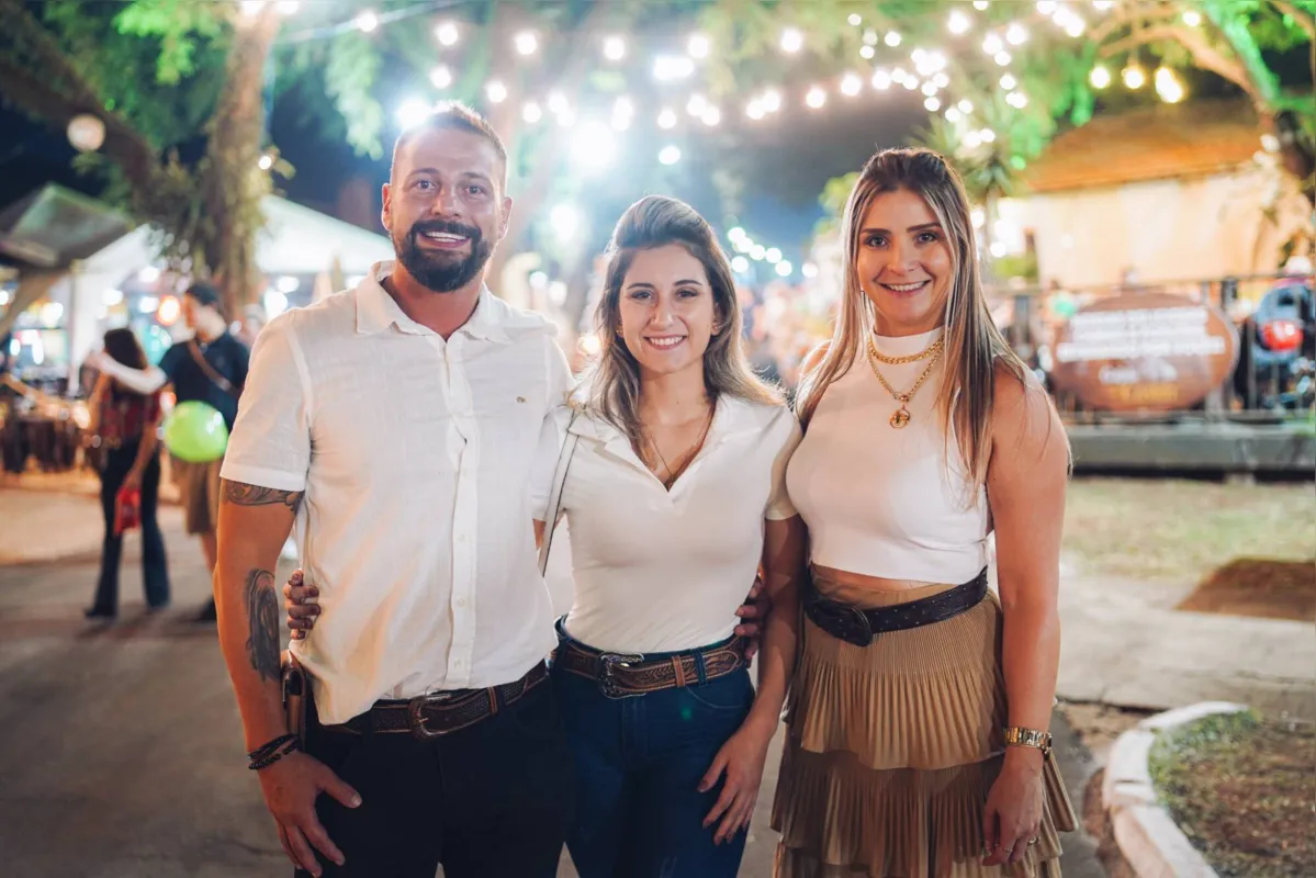 Vitor Mendonça, Bruna Franzini e Elaine Mendonça