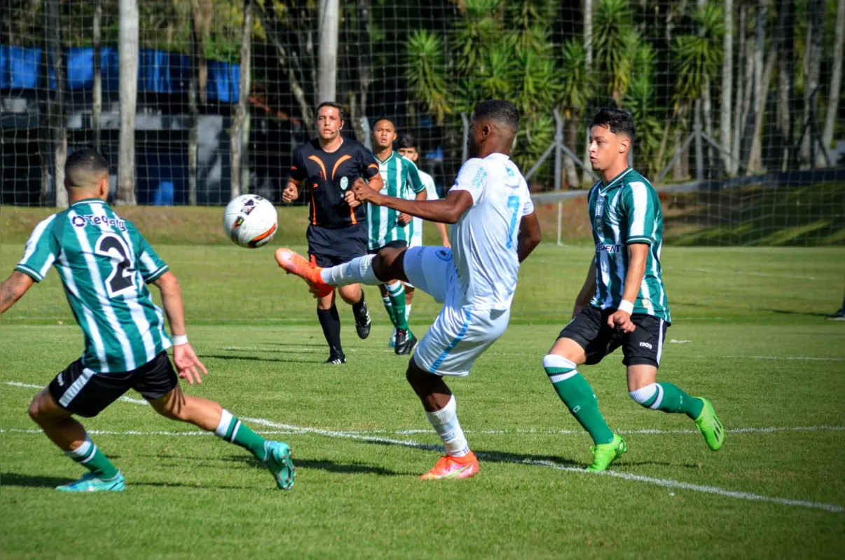 Paraná busca mais um reforço da segunda divisão do futebol gaúcho