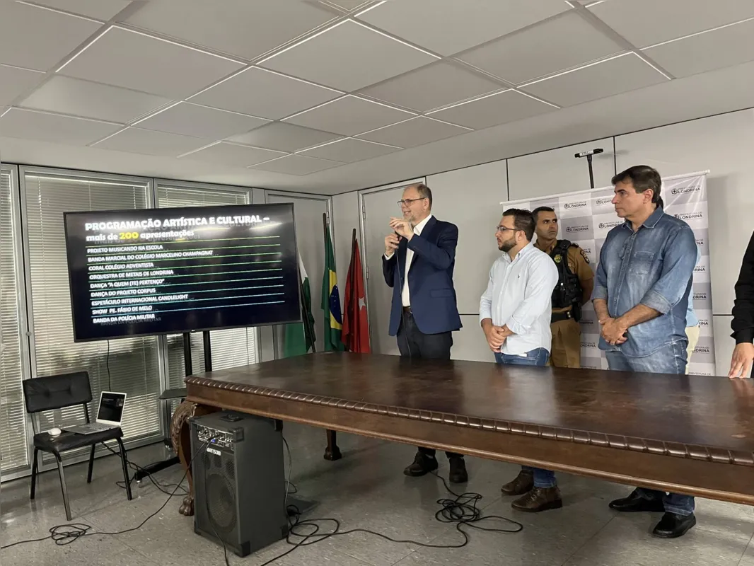 Decoração de Natal na Saul Elkind é atração principal na Zona Norte