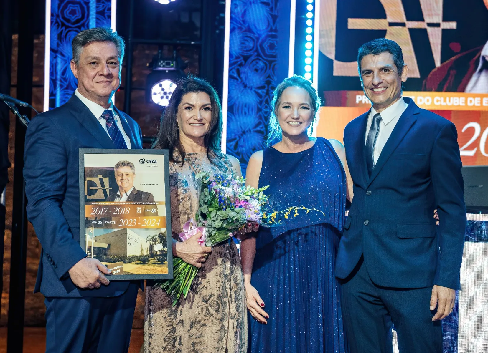 Brazil Versoza e a esposa Rubia Versoza foram homenageados pelo futuro presidente do CEAL, o engenheiro eletricista Marcos Dantas e a esposa Iolanda Dantas