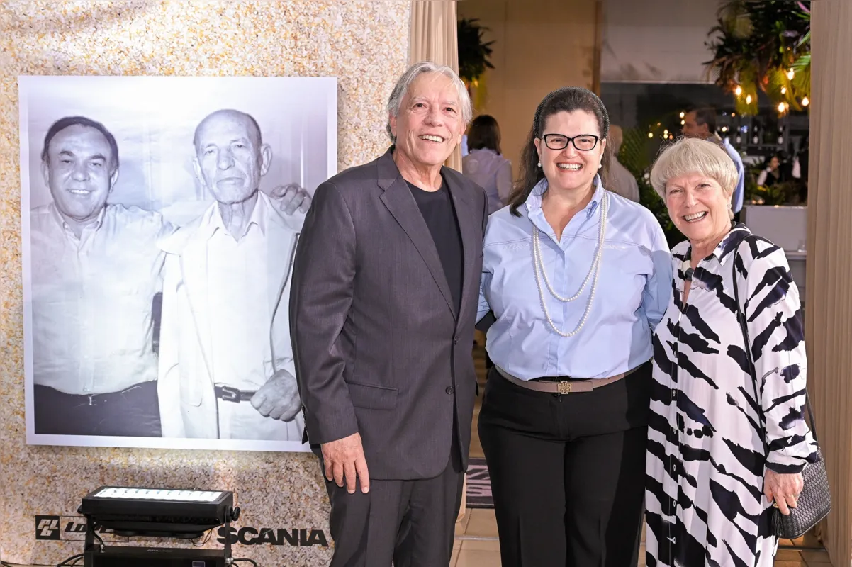 A anfitriã   Daniela Andrade Lopes Gomes com Zeca e  Sandra Lopes