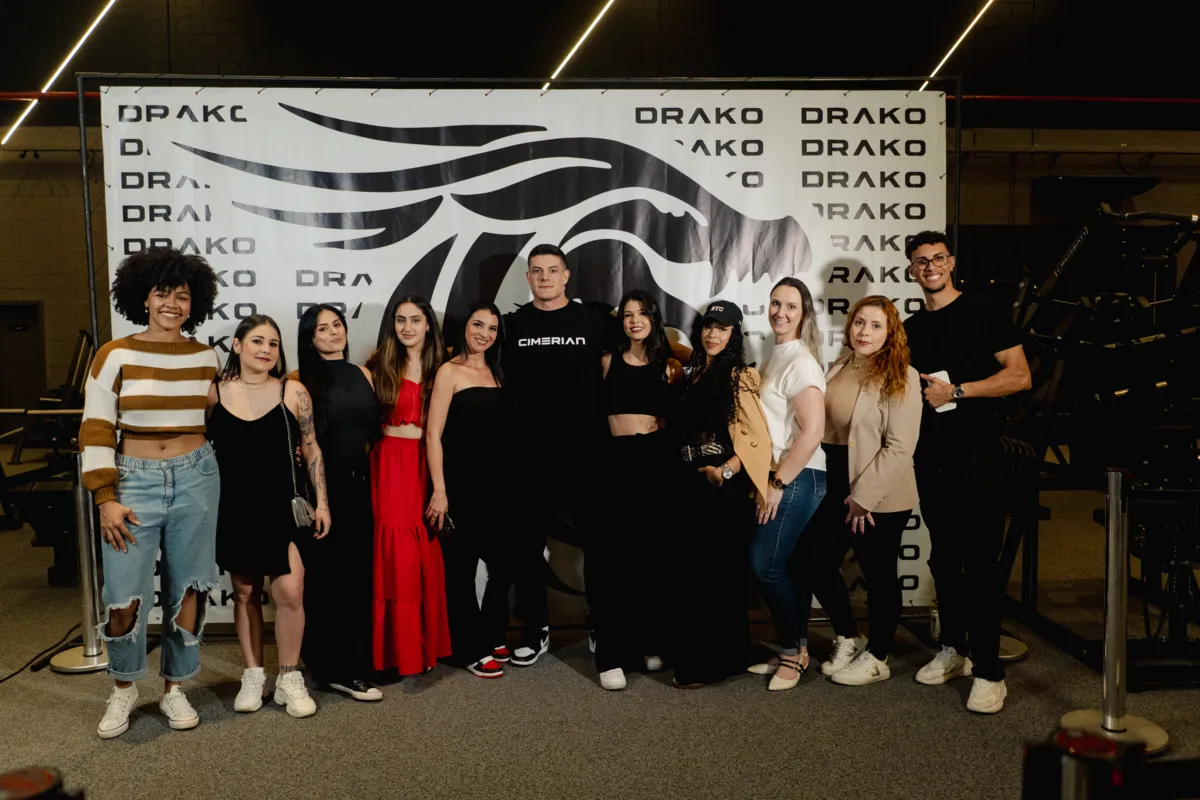 Atleta de fisiculturismo e maior influenciador militar do mundo, Tenente Breno marcou presença e posou para centenas de fotos