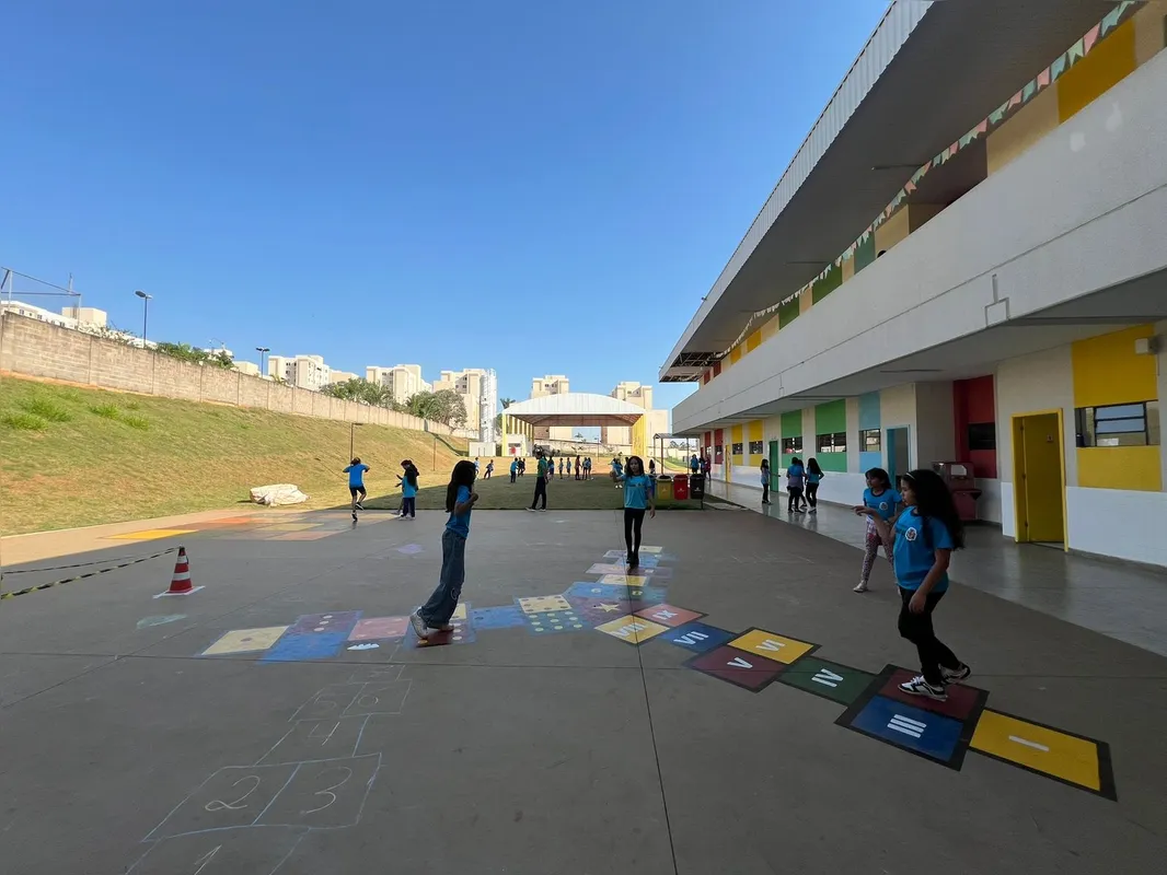 Escola Municipal Roberto Alves Lima Junior: a mais nova da rede municipal atende atualmente 500 alunos num complexo de bairros planejados