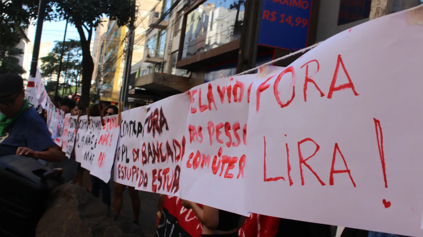 Em Londrina, o protesto contra o PL 1904/2024 aconteceu no Calçadão