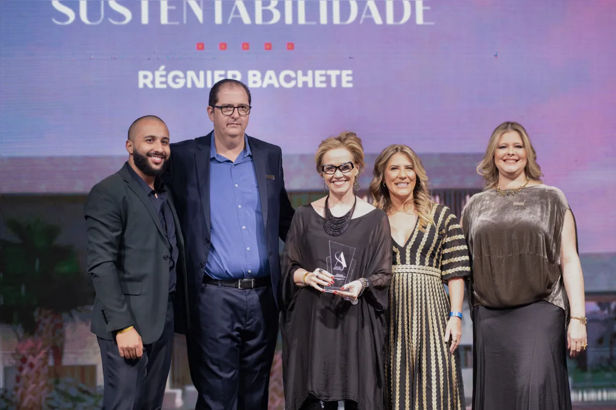 José Bachete e Luciana Regnier – arquitetos vencedores, com seu escritório, nas categorias Sustentabilidade e Criatividade Archi Awards, com João Barreto, Marcia Amaral e Marjorie Azevedo