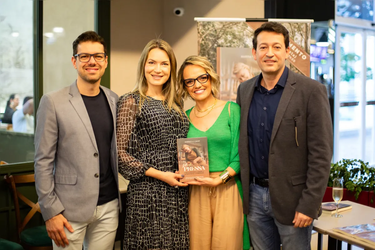 Marina com Reverendo Emerson Macedo Patriota – autor do prefácio do livro, titular da Igreja Presbiteriana Central de Londrina, Ana Lydia Ferreira Patriota, esposa do Rev. Emerson e o cirurgião vascular Ronaldo Arroyo Daudt