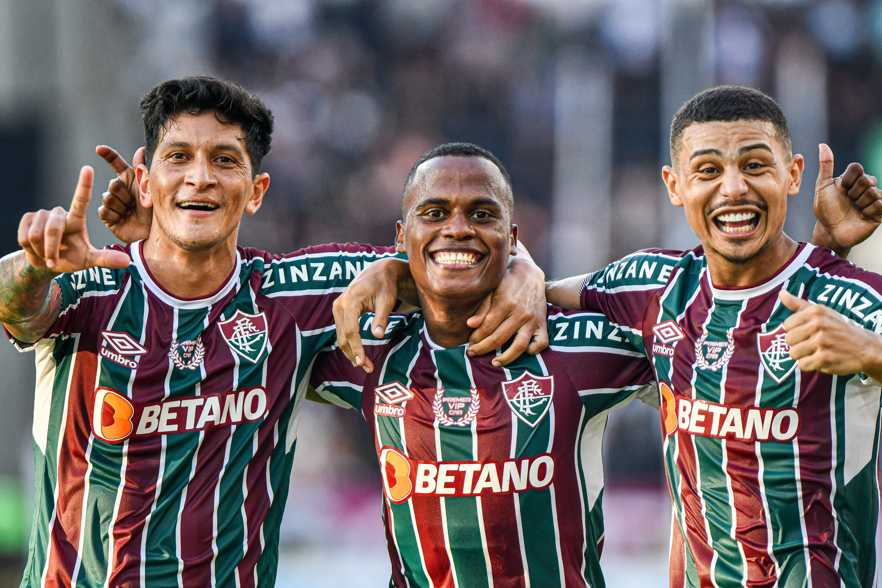 Fluminense marca no fim e vence Flamengo em clássico de muita confusão -  06/02/2022 - UOL Esporte